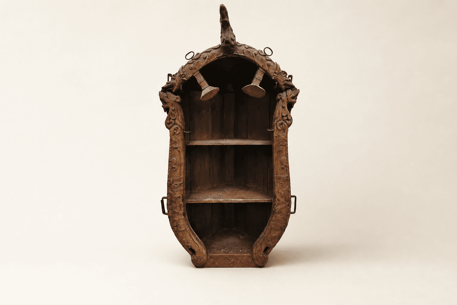 BOGTRE OG HØVRE HJØRNEHYLLE FRA TELEMARK | År ca. 1770-1810