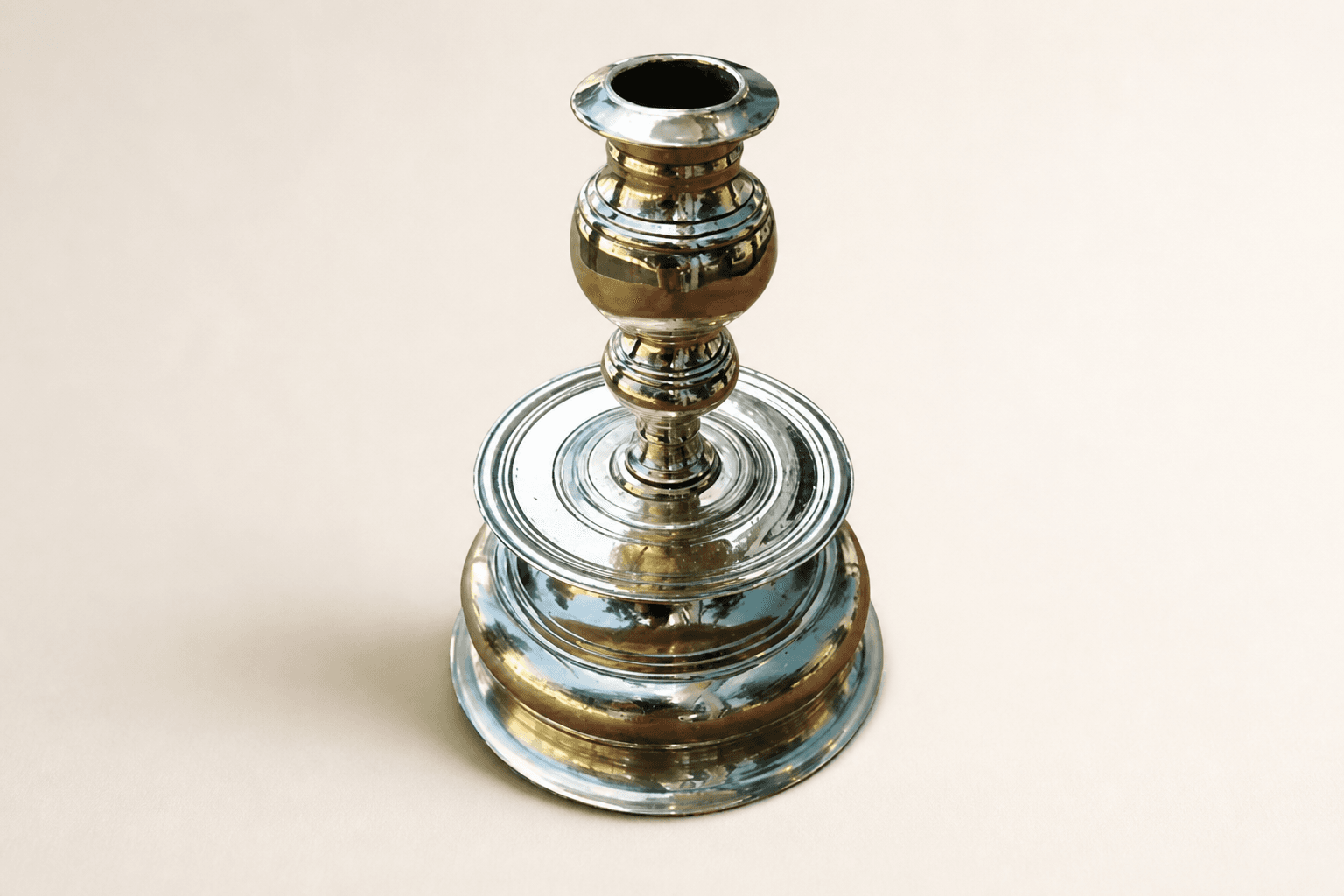 KÅPESTAKE I MESSING FRA ØSTERDALEN | År ca. 1620-40