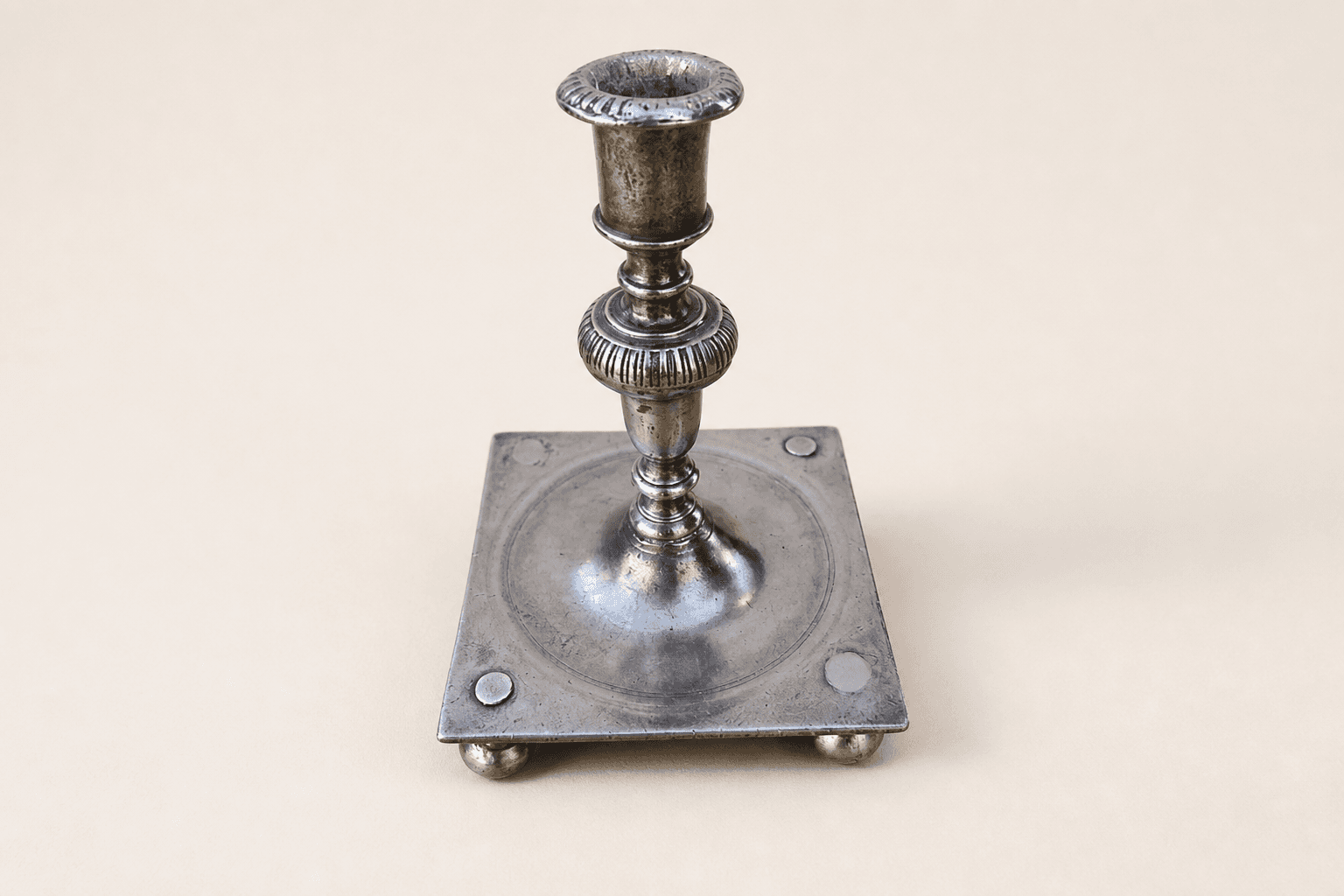 LOUIS SEIZE TINNSTAKE | År ca. 1790