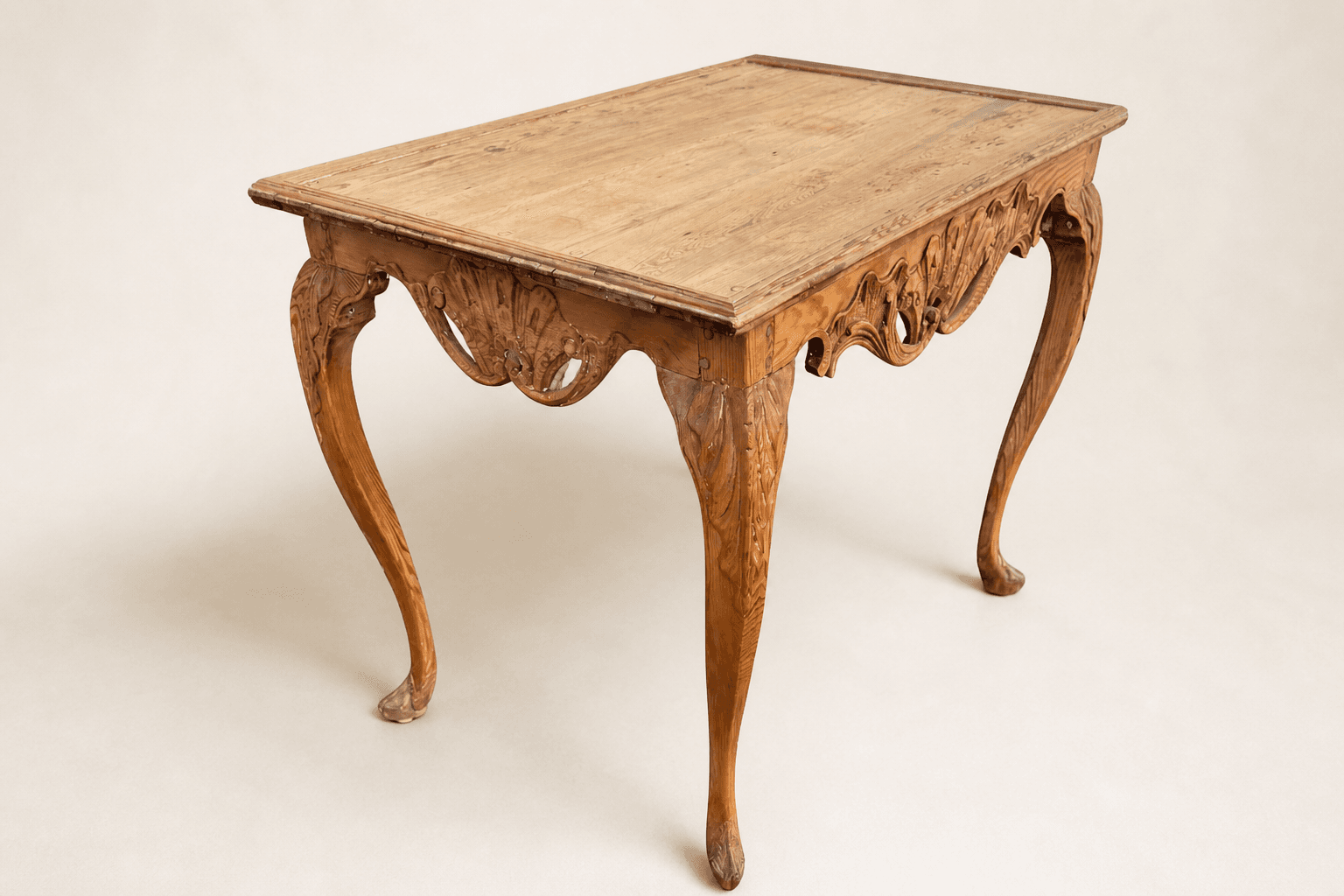 ROKOKKO BORD FRA SKIEN ÅR. 1760-90