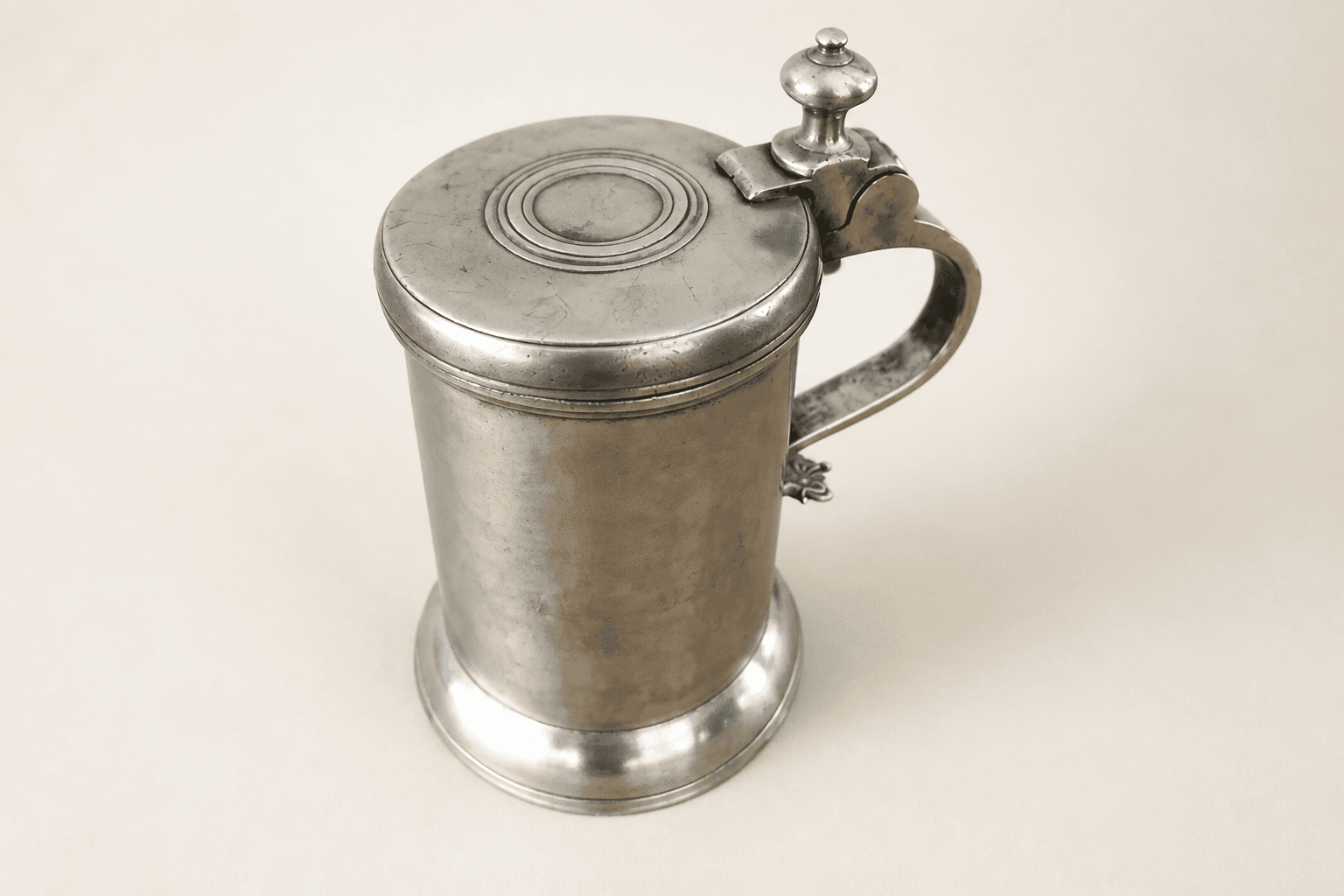 TINN KRUS AV OVE JENSEN HOLM (MESTER 1770-1788) FRA BERGEN | Datert år 1770